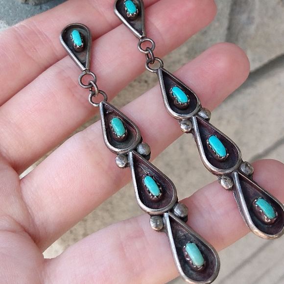 Jewelry - Native American turquoise earrings vintage